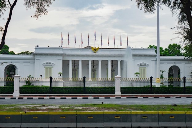 Jendela Besar yang Mengagumkan