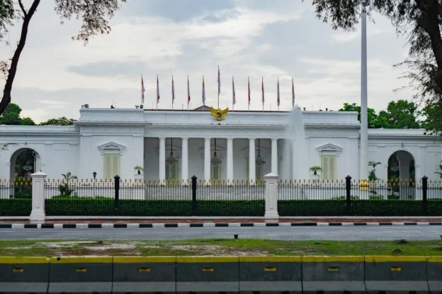 Jendela Besar yang Mengagumkan