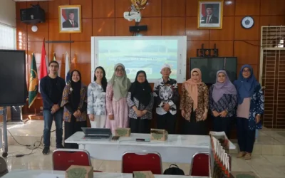 UPER Ajak Siswa SMA Depok Berpikir Kritis Soal Transisi Energi Lewat Proyek Infografis