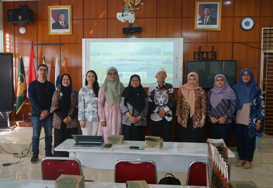 UPER Ajak Siswa SMA Depok Berpikir Kritis Soal Transisi Energi Lewat Proyek Infografis