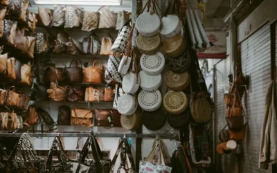 Berbagai kemasan oleh-oleh khas daerah di pasar tradisional Yogyakarta