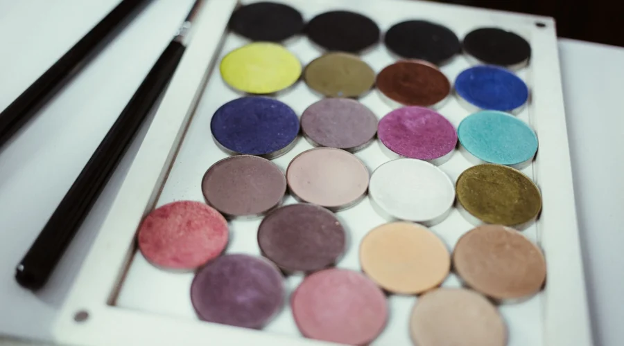 Rekomendasi palet warna dan cara memilih eyeshadow sesuai acara untuk riasan mata harian maupun pesta